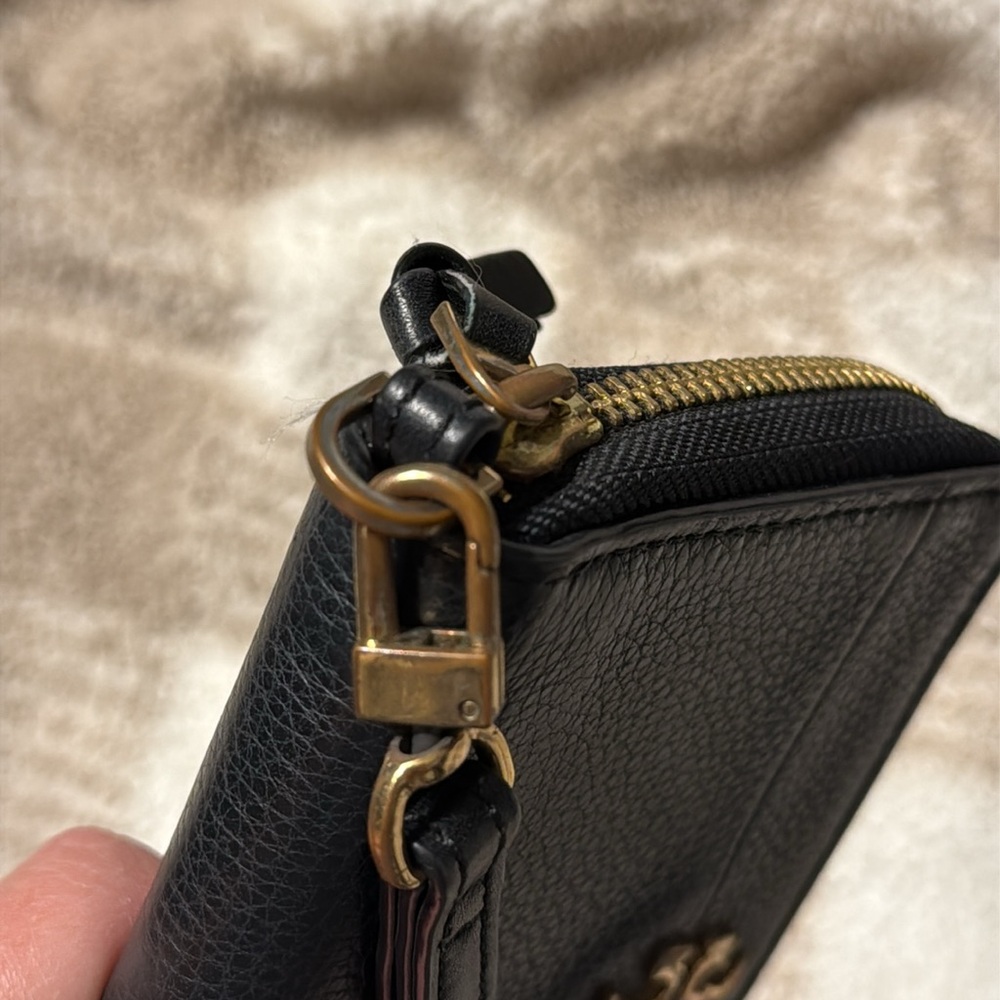 Tory Burch Ivy Smartphone Wristlet - Picture 7 of 9